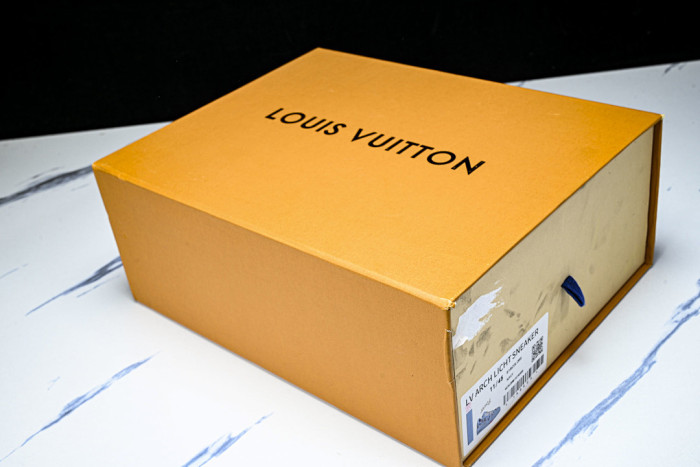 LOVT SNEAKER lv-556