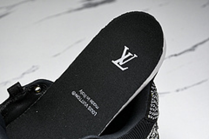 LOVT SNEAKER lv-256