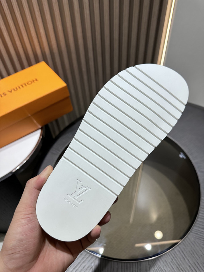 lovt sandal